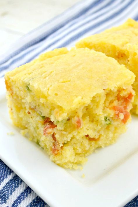 Cornbread Jalapeno, Jalapeño Cornbread Recipe, Chili Cornbread Casserole, Farmhouse Cooking, Perfect Cornbread, Bacon Cornbread, Best Southern Recipes, Jalapeno Bacon, Corn Bread Bake