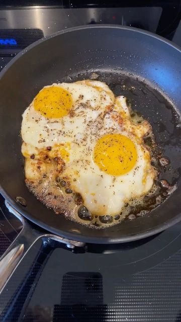 Gabriela Rodiles on Instagram: "Chili Onion Crunch fried egg sandwich for breakfast 💥🍳 I usually put this @traderjoes item on top of eggs, but this time played with frying the eggs IN it. Two takeaways: Keep the heat low so the chili onion crunch doesn't burn 👌🏼 And if you ever have a missing piece of shell, use the other half of the eggshell to scoop it up!" Half Fry Egg, Chili Onion Crunch, Sandwich For Breakfast, Fry Egg, Fried Egg Sandwich, Sunnyside Up Eggs, Eggs Breakfast, Egg Sandwich, Huevos Fritos