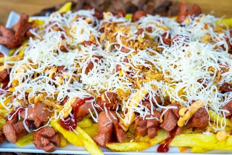 Salchipapas Ideas, January Recipes, Mexican Snacks, Diet Menu, Spanish Food, Logo Restaurant, American Food, Hawaiian Pizza, French Fries