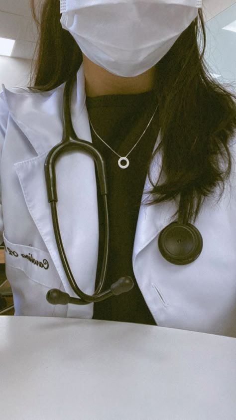 Lady Hardinge Medical College, Indian Doctors Women, Medical College Outfits, Medical Doctor Outfit Women, White Coat Outfit Medical, Medical Photography, Nurse Aesthetic, Doctor Outfit, Life Dreams