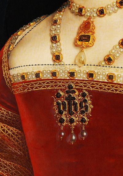 Detail of Holbein's painting of Jane Seymour. Jane wears what seems to be the "queen consort's necklace." Most of Henry's queens are painted wearing it. She also wears Katharine of Aragon's "IHS" pin on her bodice.  What did these queens all feel when they stepped into the furs, clothes and jewelry of their predecessors? Tudor Fashion, Hans Holbein The Younger, Tudor Costumes, Hans Holbein, Tudor Dynasty, Queens Jewels, Tudor Era, Bijoux Art Nouveau, Jan Van Eyck