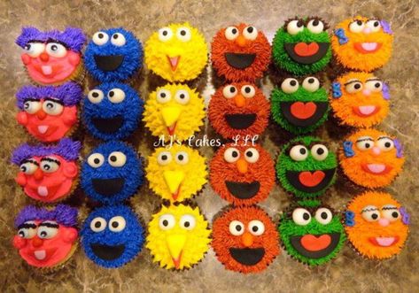 Sesame Street Cupcakes! * Sesame Street Birthday Party Ideas Boy, Elmo Birthday Party Boy, Sesame Street Birthday Cakes, Marble Cupcakes, Sesame Street Cupcakes, Whipped Buttercream, Cookie Monster Birthday, Elmo Birthday Party, Boys First Birthday Party Ideas