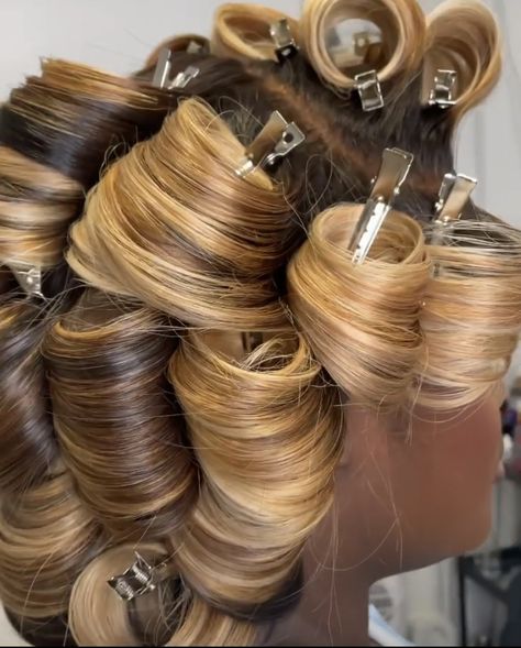 Gel Full Set, Princess Curls, Vintage Hair Salons, Toned Hair, Two Toned Hair, Back Of The Head, Pin Curls, Hair Salons, Roller Set