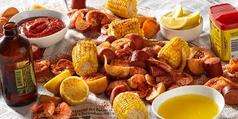 A new Summer tradition: Slow cooker Low Country boil Slow Cooker Seafood, Low Country Boil Recipe, Summer Slow Cooker Recipes, Country Boil, Low Country Boil, Seafood Boil Recipes, Summer Traditions, Mixer Recipes, Magnolia Bakery