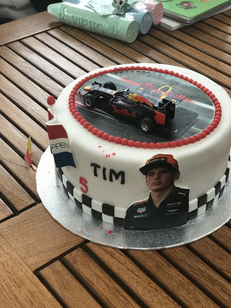 Max Verstappen verjaardagstaart #formule1 #maxverstappen Max Verstappen Cake Ideas, Red Bull Cake, F1 Cake, Cars Birthday Cake, 16 Cake, Mini Cakes Birthday, Sweet Sixteen Birthday, Cars Birthday, Cakes For Boys