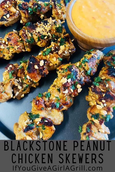 chicken kabobs topped with peanuts Healthy Blackstone Griddle Recipes, Healthy Blackstone, Grill Dishes, Blackstone Chicken, Blackstone Griddle Recipes, Chicken Lo Mein, Blackstone Recipes, Blackstone Grill, Bbq Chicken Salad