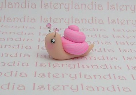 Baby Snail, Plastic Fou, Fimo Kawaii, Crea Fimo, Random Places, Polymer Clay Figures, Poly Clay, Polymer Clay Animals, Fondant Figures