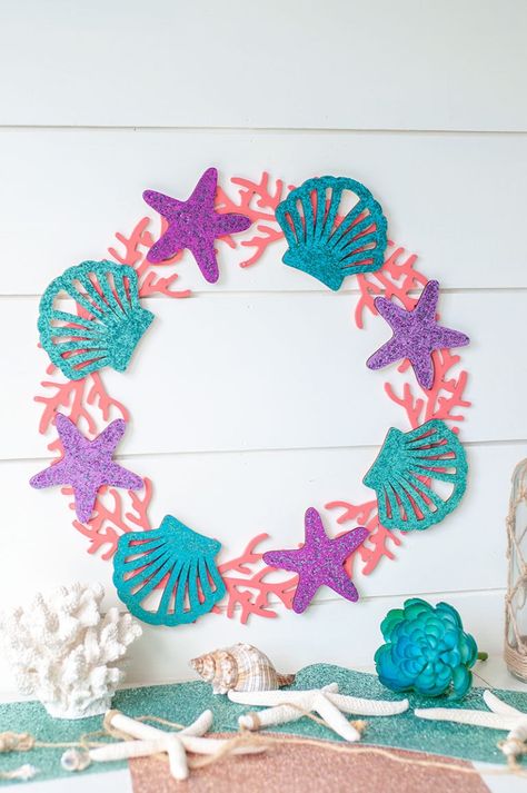 Mermaid Diy Decorations, Craft Mermaid, Mermaid Craft, Mermaid Theme Birthday Party, Ariel Birthday, Mermaid Crafts, Glitter Mermaid, Anniversaire Harry Potter, Mermaid Diy