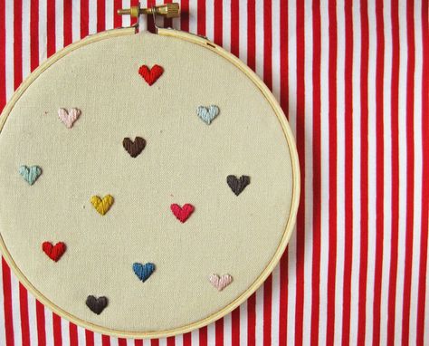 Diy Laine, Embroidery Heart, Knitting Amigurumi, Embroidery Hoop Wall Art, Embroidery Hearts, Pola Sulam, Cute Embroidery, Simple Embroidery, 자수 디자인