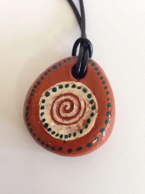 Terracotta Pendant, Bead Soup, Painted Terracotta, Clay Diy Projects, Tanah Liat, Ceramic Necklace, Room Deco, Clay Art Projects, Ceramic Pendant