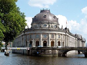 Museum Island – Berlin.de Pergamon Museum Berlin, متحف فني, Pergamon Museum, Museum Island, Berlin Photos, Berlin Museum, Spring Trip, Conde Nast Traveler, Central Europe