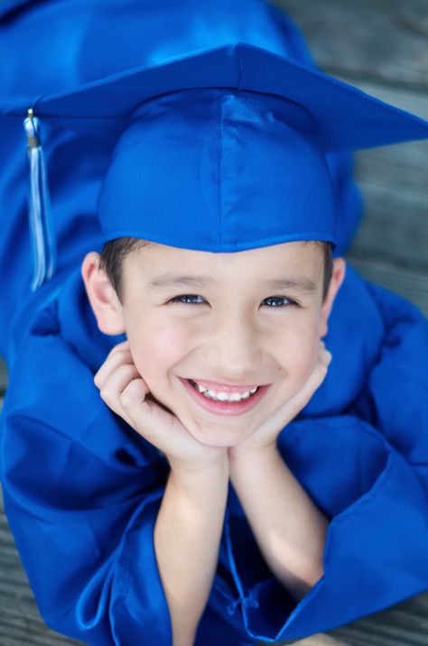 Kindergarten Graduation pictures Kindergarten Cap And Gown, Kindergarten Graduation Pictures, Vpk Graduation, Preschool Photography, Kindergarden Graduation, Graduation Kindergarten, Preschool Graduation Party, Elementary Graduation, Kindergarten Photos