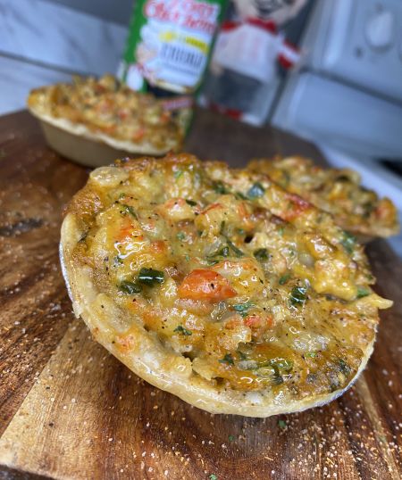 Mini Crawfish Pies, Crawfish Patties, Crawfish Pie Recipe Louisiana, Crawfish Pies, Crawfish Dishes, Crawfish Pie, Seafood Dish Recipes, Savoury Pies, Cajun Food