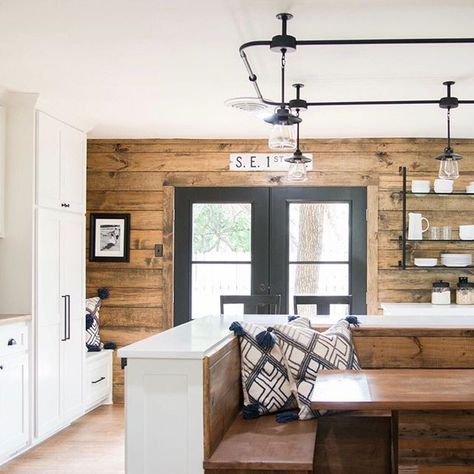 We love this kitchen from last week's reveal! The white cabinets, stained shiplap, black iron details, and built-in booth made this kitchen one of the most unique we’ve seen! Get ready for an all new Fixer Upper tonight at 9/8 CT on HGTV. #fixerupper Built In Booth, Stained Shiplap, Fixer Upper Kitchen, Shiplap Accent Wall, Wood Walls, Shiplap Wall, Ideas Vintage, Ship Lap Walls, Breakfast Nook