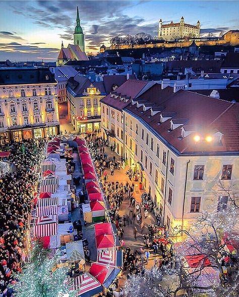 Christmas Market in Bratislava - Slovakia ✨🎄🎄🎅🏻🎅🏻✨ Picture by ✨✨@gabriellpix✨✨ . #wonderful_places for a feature 🌲 Christmas In Europe, Cesky Krumlov, Bratislava Slovakia, Voyage Europe, Central Europe, Bratislava, Christmas Market, Eastern Europe, Slovakia