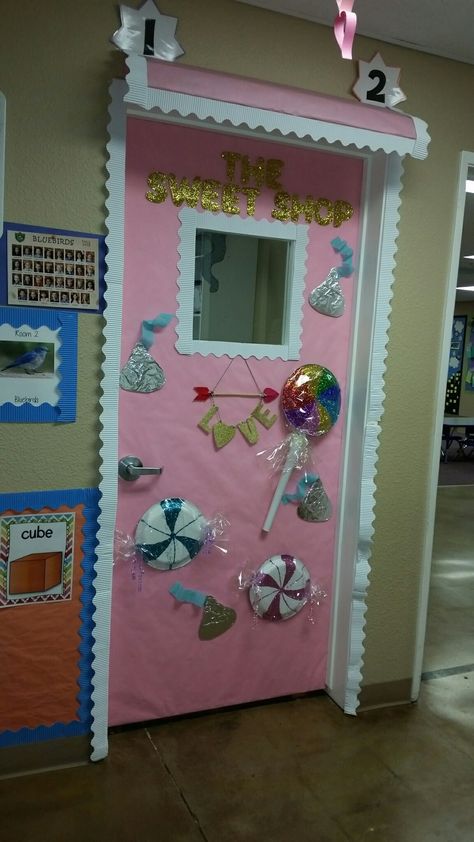 Bluebirds Sweet Shop Valentine door! How does this not put a smile on your face :) Candy Shop Door Decoration, Candy Door Decorations Classroom, Candyland School Hallway, Candyland Door Decorations, Candyland Classroom, School Cafeteria Decorations, Daycare Art, Desk Window, Disney Candy