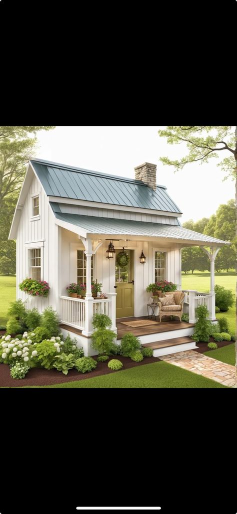 Farmhouse Tiny House, Tiny House Plans Small Cottages, 1940s Cottage, Guest House Plans, Backyard Cottage, Small Cottage Homes, Backyard House, Small Cottages, Tiny House Inspiration