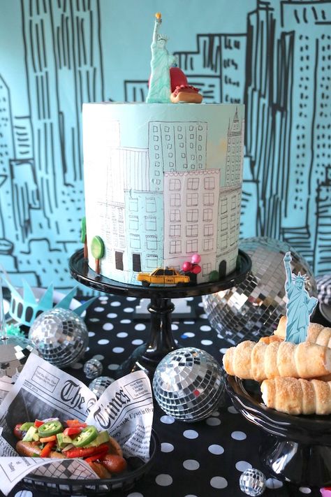 Nyc Themed Party Food, Nyc Themed Dinner Party, Night In New York Theme Party, Nyc Birthday Theme, City Party Theme, New York City Party, Nyc Party Theme, Nyc Themed Party, New York Birthday Theme