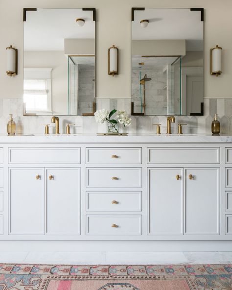 Kate Marker Interiors on Instagram: “The holiday hangover is real! I hope everyone had a wonderful weekend filled with many laughs and love. #lifeofthepartyclient…” Gold Bathroom Decor, Kate Marker Interiors, Loft Interior, Transitional Bathroom, Deco Boheme, Gold Bathroom, Minimalist Bathroom, Architect Design, Bath Vanities