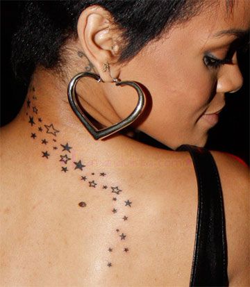 Rihanna tattoo Rihanna Star Tattoo, Tattoo Stars, Rihanna Tattoo, Rihanna Style, Celebrity Tattoos, Tattoo Blog, Back Tattoos, Star Tattoos, S Tattoo