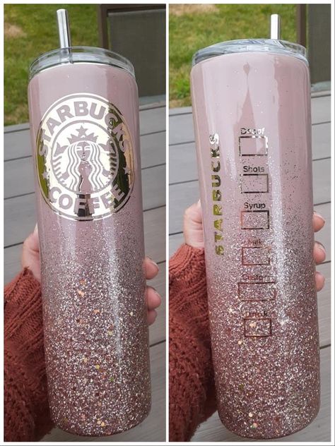 Custom Stainless Steel Tumbler, Epoxy Hydro Flask Ideas, Tumbler Cups Ideas For Women, Epoxy Cups Ideas, Starbucks Glitter Tumbler, Glitter Tumbler Ideas, Vaso Yeti, Copo Starbucks, Starbucks Cup Art