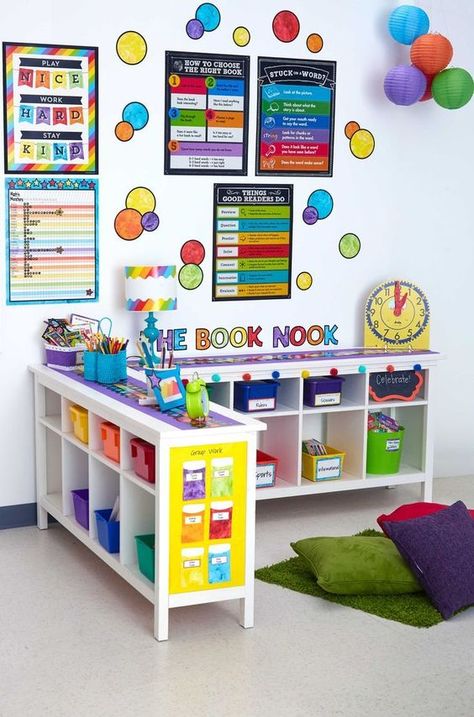 40 Amazing Homeschool Room Ideas You Absolutely Must See Preschool Classroom Layout, Homeschool Room Ideas, Homeschool Room Decor, Homeschool Room Design, Daycare Rooms, Decoration Creche, Large Library, Small Playroom, Library Pockets