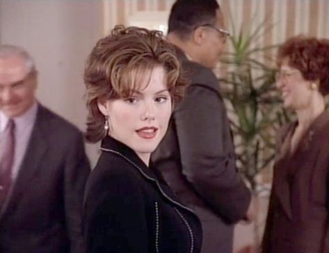 Kathleen Robertson, Short Hair Pixie, 1990s Kids, Beautiful Features, Beverly Hills 90210, Hair Pixie, 90s Hairstyles, 90s Outfit, Pixie Cuts