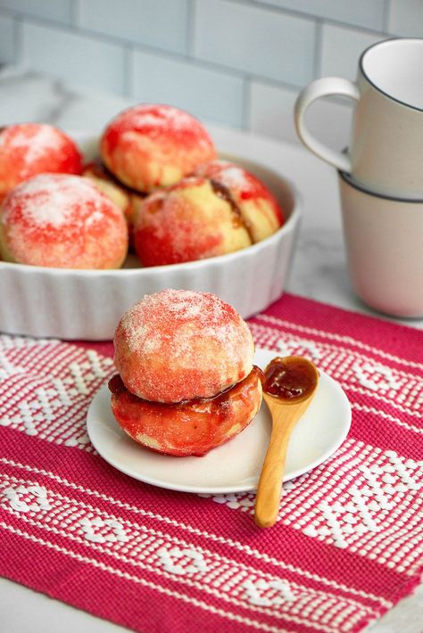 Besos Pan Dulce - Nibbles and Feasts Besos Pan Dulce Recipe, Besos Recipe, Mexican Pastry, Mexican Pastries, Hispanic Recipes, Mexican Sweet Breads, Mexican Dessert Recipes, Strawberry Preserves, Mexican Dessert