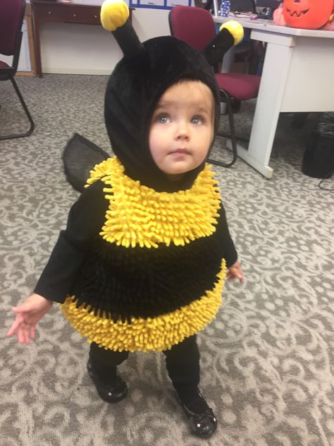 Bee Halloween Costume #DIY #Halloween #Bees #FollowMe Boy Bee Costume, Homemade Bee Costume, Honeybee Costume Diy, Bumble Bee Baby Costume, Bee Kids Costume, Diy Bee Costume Women, Kids Bee Costume, Bee Costume Toddler, Bee Halloween Costumes