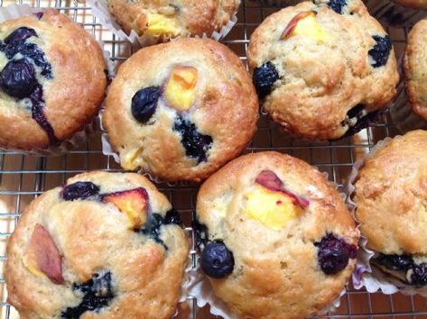 Peach and Blueberry Muffins (Vegan) Recipe Fruit Muffins, Vegan Peach, Peach Muffins, Muffins Vegan, Peach Blueberry, Vegan Muffins, Cheap Healthy, Vegan Blueberry, Blueberry Muffins