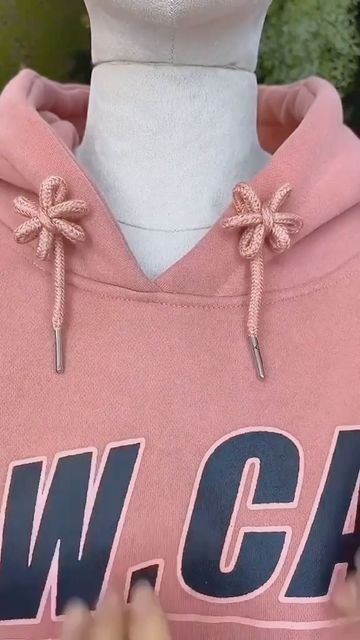 Sweatshirt String Knots, How To Tie Sweatshirt Strings, Hoodie String Ideas, Hoodie String Knots, Hoodie Ties, String Flowers, Unique Party Ideas, Ideas For Fun, Clothes Hacks