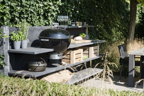 Built In Charcoal Grill, Weber Grill Table, Kitchen Multifunctional, Kitchen Canopy, Weber Charcoal Grill, Concrete Outdoor Kitchen, Ideas Terraza, Grill Table, Outdoor Bbq Kitchen