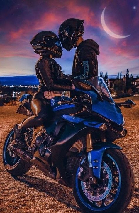 Moto Girl Aesthetic, Motos Aesthetic, Bikers Couple, Motorcycle Couple Pictures, Motorcycle Photo Shoot, Bike Couple, Biker Couple, Biker Photography, Motorcycle Couple