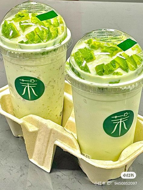 Cold Drinks Aesthetic, Avocado Drink, Food Deserts, Drinks Aesthetic, Aesthetic Drinks, Green Drinks, Avocado Smoothie, Aesthetic Green, Lunch Recipes Healthy