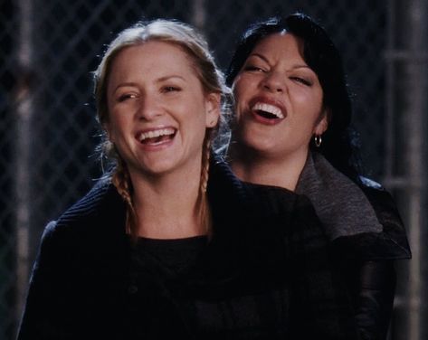 Arizona Robbins (Jessica Capshaw) and Callie Torres (Sara Ramírez). Grey's Anatomy. Greys Anatomy Callie, Greys Anatomy Couples, Callie Torres, Sara Ramirez, Arizona Robbins, Jessica Capshaw, Greys Anatomy Characters, Lexie Grey, Greys Anatomy Cast