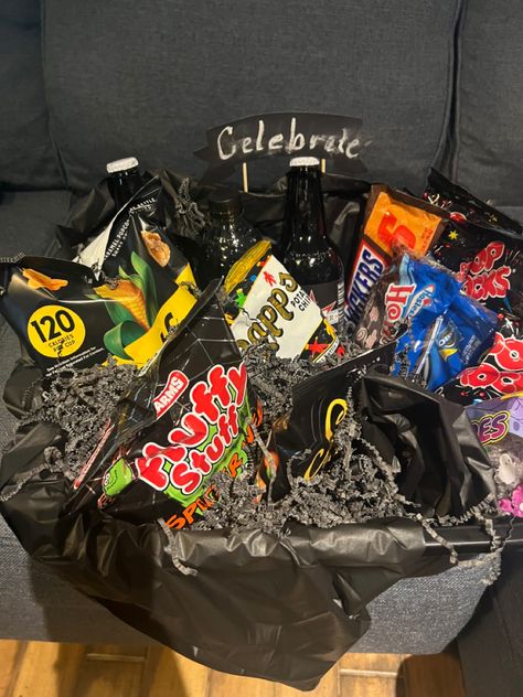 Orange And Black Gift Basket Ideas, Black Themed Basket, Black Color Theme Basket, Black Basket Party, Color Party Black Basket Ideas, Colored Snack Baskets, Colored Basket Party, Color Themed Gift Baskets Party, Black Color Snacks Ideas