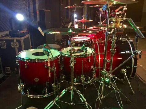 red Red Drums Aesthetic, Drum Set Aesthetic, Drum Kits Aesthetic, Aesthetic Drum Set, Drum Beats, Cool Drumsets, Play Drums, Sabian Cymbals, African Drum