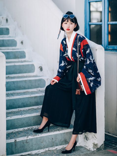 Kimono Street Style, Mode Harajuku, Modern Kimono, Chinese Fashion Street, Shotting Photo, Asian Street Style, Tokyo Fashion, Boring Clothes, Japanese Street Fashion