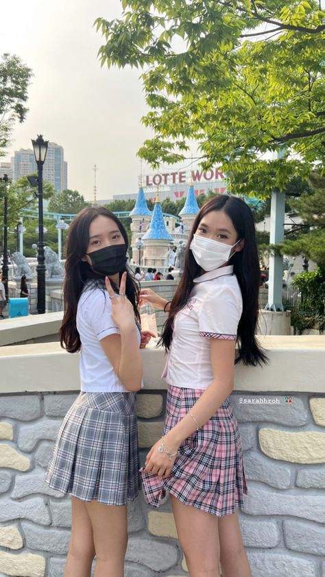 Tracy Sohn, Friendship Photoshoot, Lotte World, Wattpad Stories, Korea Travel, Skater Skirt, Seoul, Pretty People, Clothes