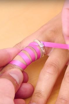 Ring Stuck On Finger, Lose Stomach, Creative Life Hacks, Jewelry Hacks, Stuck On You, Everyday Hacks, Amazing Life Hacks, Stomach Fat, Simple Life Hacks