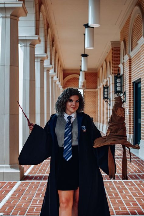 Hogwarts Students Costume, Harry Potter Ravenclaw Costume, Ravenclaw Costume Diy, Harry Potter Student Costume, Ravenclaw Costume Women, Diy Ravenclaw Costume, Hogwarts Style Inspired Outfits, Harry Potter Witch Costume, Ravenclaw Photoshoot