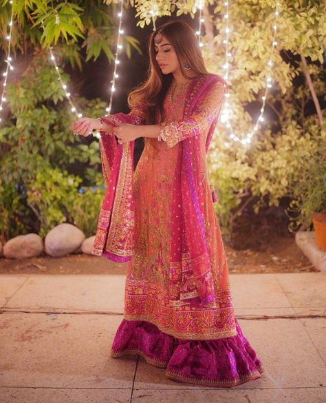 Farah Talib Aziz on Instagram: “@sarasalonandspa_ is simply stunning in our Ayla ensemble. Take your cue from this beauty and style yours with statement earrings and a…” Mehndi Outfits For Sister, Pakistani Dresses Party, Farah Talib Aziz, Mehndi Outfits, Desi Wedding Dresses, Bride And Groom Outfit, Desi Clothes, Indian Bridal Wear, Groom Outfit