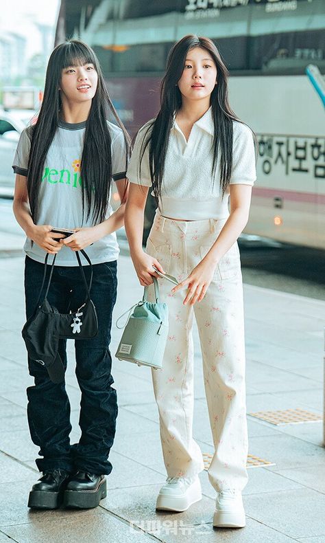 illit iroha wonhee at gimpo international airport Illit Iroha, Illit Wonhee, At The Airport, Lucky Girl, Airport Style, International Airport, Girl Group, Girl Fashion, Street Style