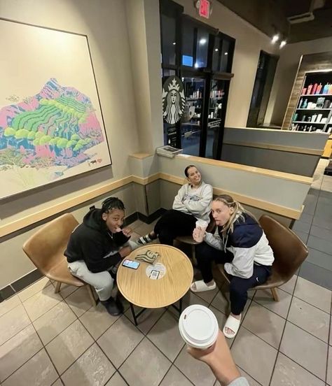 Kk Arnold And Paige, Kk Arnold And Paige Bueckers, Paige Buekers, Kk Arnold, College Basketball Players, Basketball Girlfriend, Uconn Womens Basketball, Paige Bueckers, Basketball Wives