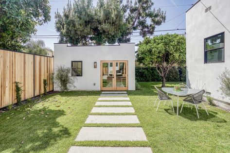 ELEVATED 3Bd/2.5Ba California Minimialist Retreat with ADU By Wylie Alice Design! Yard Drainage, White Washed Oak, White Oak Hardwood Floors, Marble Showers, Oak Hardwood Flooring, Small Deck, Concrete House, Small Outdoor Spaces, Soil Improvement