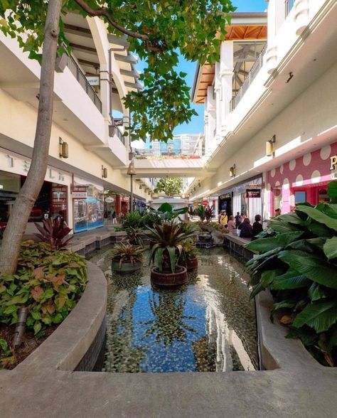 The Ala Moana Center, commonly known as Ala Moana, is a large open-air shopping mall in Honolulu's Ala Moana neighborhood. ▪️▪️ @alamoanacenter ▪️▪️ #ILoveHawaii #VacationTime #GoodTimes #VisitHawaii #HawaiianVibes #VacationDream #VisitOahu #VisitKauai #VisitTheIslands #VacationRentals Hawaii Shopping Mall, Hawaiian Architecture, Small Mansion, Hawaii 2023, Ala Moana Center, Ala Moana, Commercial Center, Tropical Countries, Outlet Mall