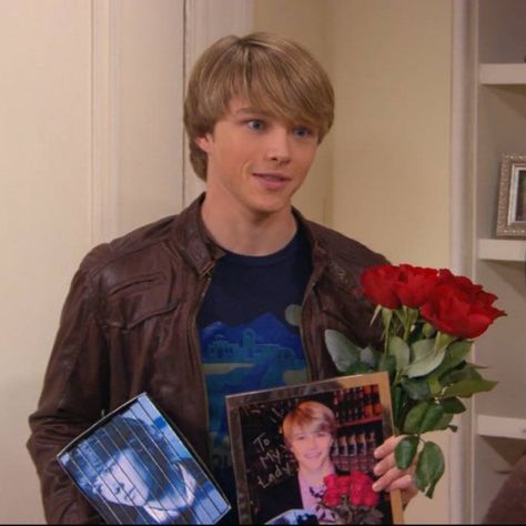 Christopher Wilde Starstruck, Chad Dylan Cooper Aesthetic, Chad Dylan Cooper, Sterling Knight, Sonny With A Chance, Tv Musical, Cute Guy Pics, Crush Pics, Disney Channel Stars