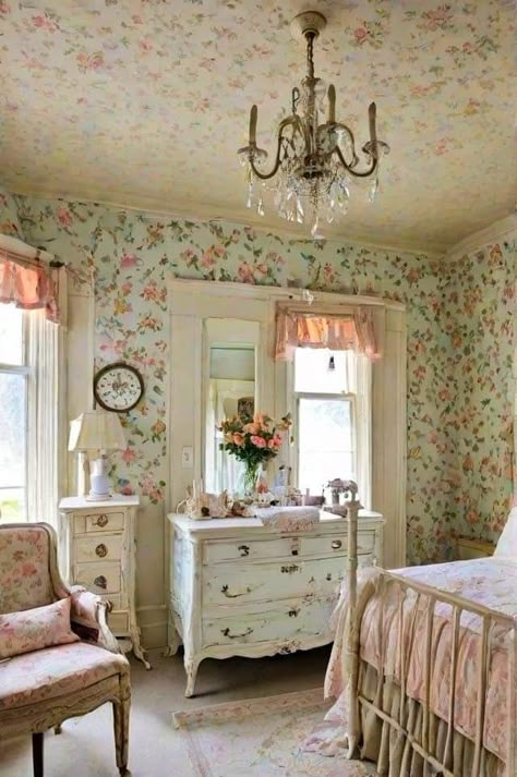 Charming Bedroom, Country Chic Bedroom, Country Cottage Farmhouse, Diy Room Decor For Teens, Shabby Chic Room, Casa Vintage, Shabby Chic Interiors, Shabby Chic Bathroom, Perfect Bedroom