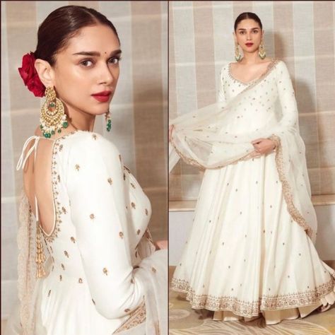 White Anarkali Designs Indian, Off White Pakistani Dress, Offwhite Anarkali Churidar, Off White Anarkali Suits, White Anarkali Suits Classy, White And Gold Anarkali, Indian Outfit Traditional, Outfit Ideas Indian, White Anarkali Dress