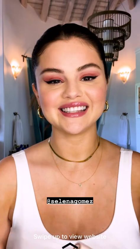 Selena Gomez Jewelry, Dove And Thomas, Dove Cameron Style, Selena Gomez Cute, Selena Gomez Pictures, Selena G, Marie Gomez, Dove Cameron, Gold Fashion